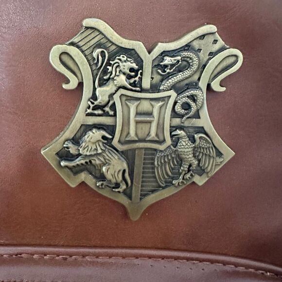 Harry Potter Hogwarts Crest Mini Backpack with Pink Pygmy Puff Keyring Brown - Picture 7 of 9